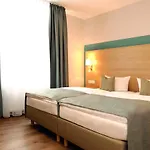 & Roehrl Hotel