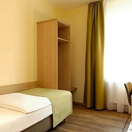 & Roehrl Hotell