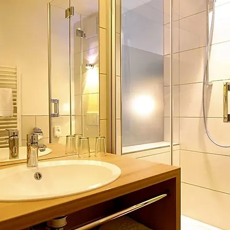 & Roehrl Hotell
