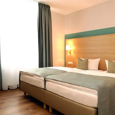 & Roehrl Hotel
